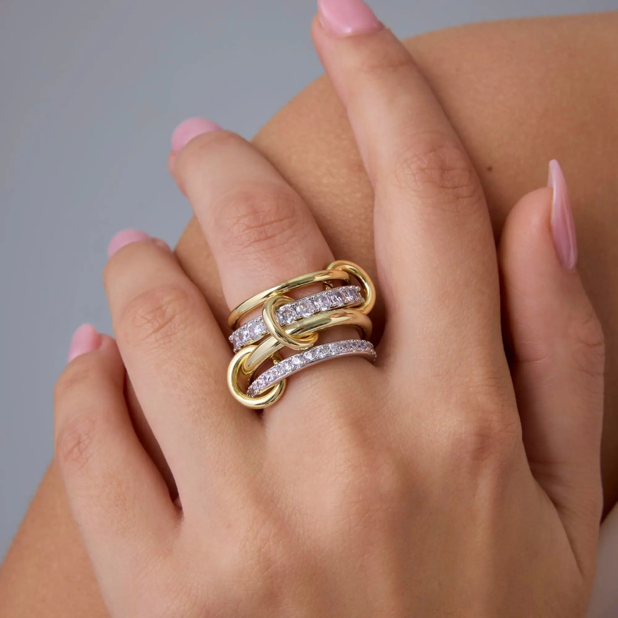 Interlocking stacking rings