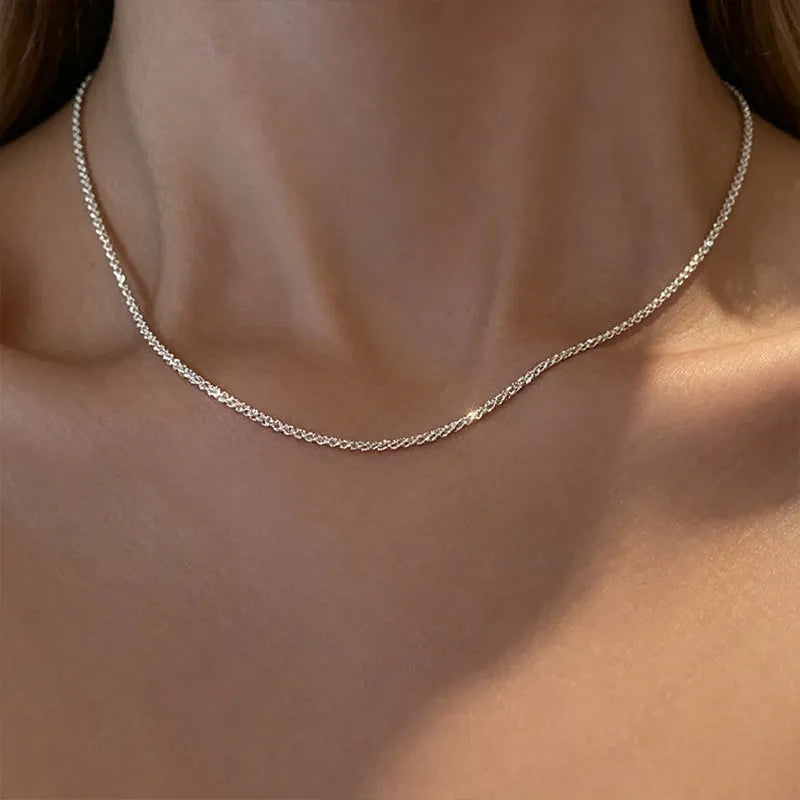 Shimmering chain necklace