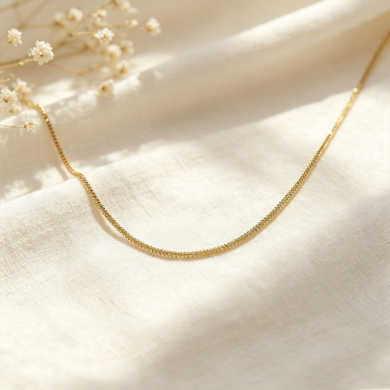 Shimmering chain necklace