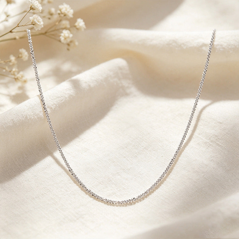Shimmering chain necklace