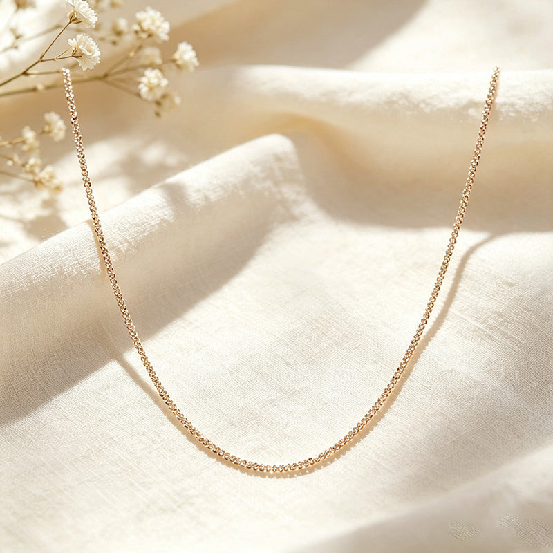 Shimmering chain necklace