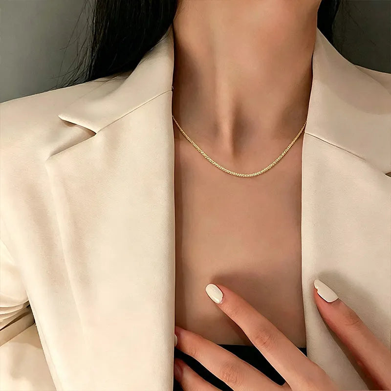 Shimmering chain necklace